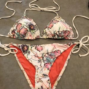Hurley white print string bikini.